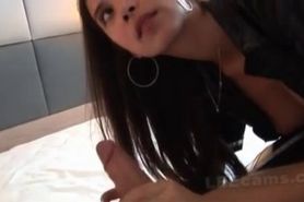 brunette knows how to suck