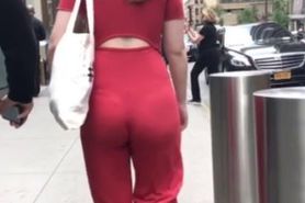 Voyeur Sexy blonde with ass in red pants