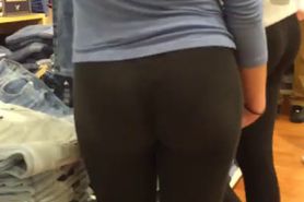 Voyeur Blonde with a sexy ass