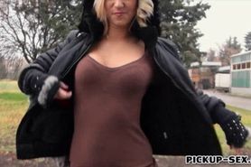 Amateur Linda Ray fucked for some money