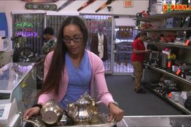 Pawnkeeper fucked chick selling teapot