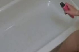 Sister Masturbation in bathtub