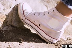 Petite MILF shows guy what she knows with her mouth