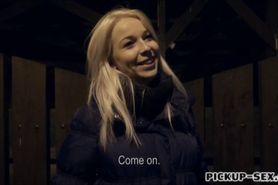 Masseuse Karol Lilien fucked and payed