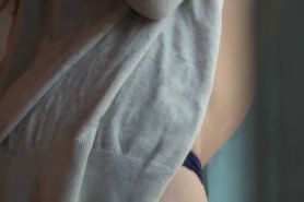 Naked teen stunner fingering her slick pussy